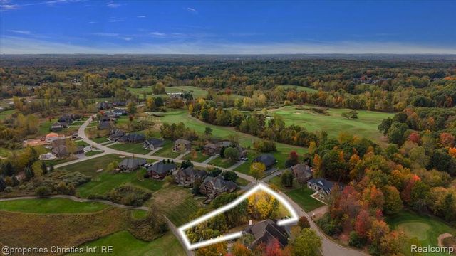 1933 Shane Ct, Oxford, MI 48370