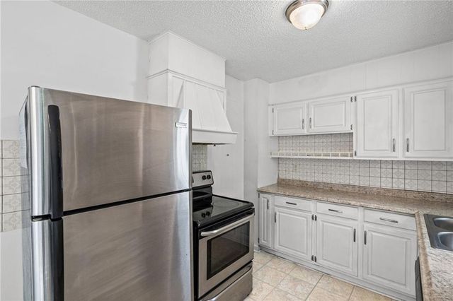 3916 S Spring Street, Independence, MO 64055