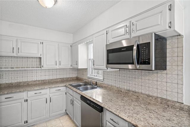 3916 S Spring Street, Independence, MO 64055
