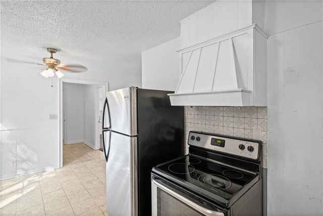 3916 S Spring Street, Independence, MO 64055
