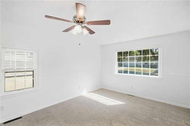 3916 S Spring Street, Independence, MO 64055