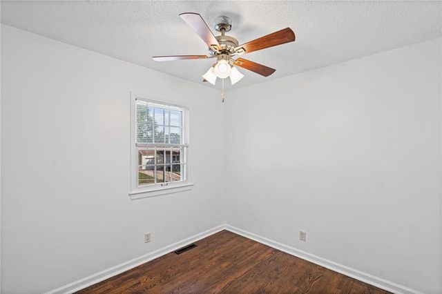 3916 S Spring Street, Independence, MO 64055