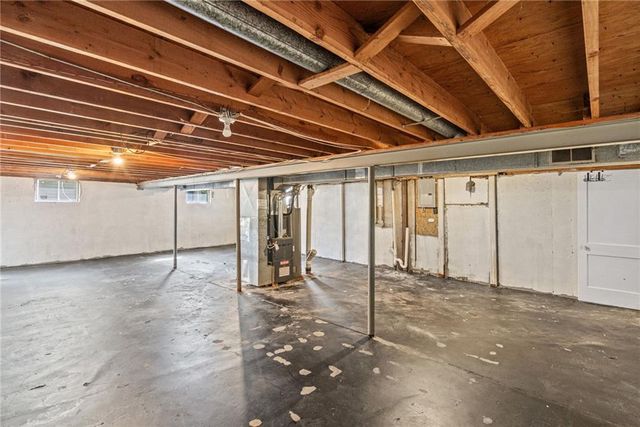 3916 S Spring Street, Independence, MO 64055