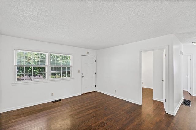 3916 S Spring Street, Independence, MO 64055