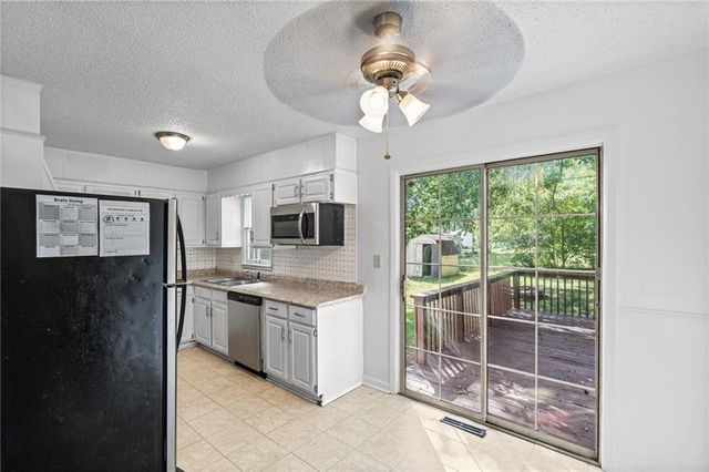 3916 S Spring Street, Independence, MO 64055