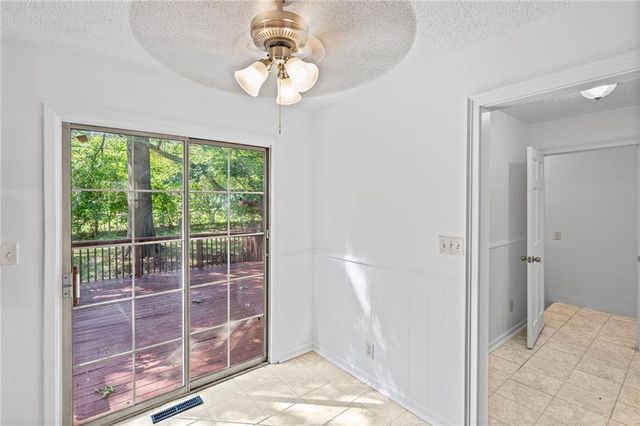 3916 S Spring Street, Independence, MO 64055