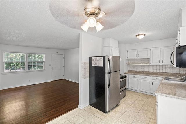 3916 S Spring Street, Independence, MO 64055