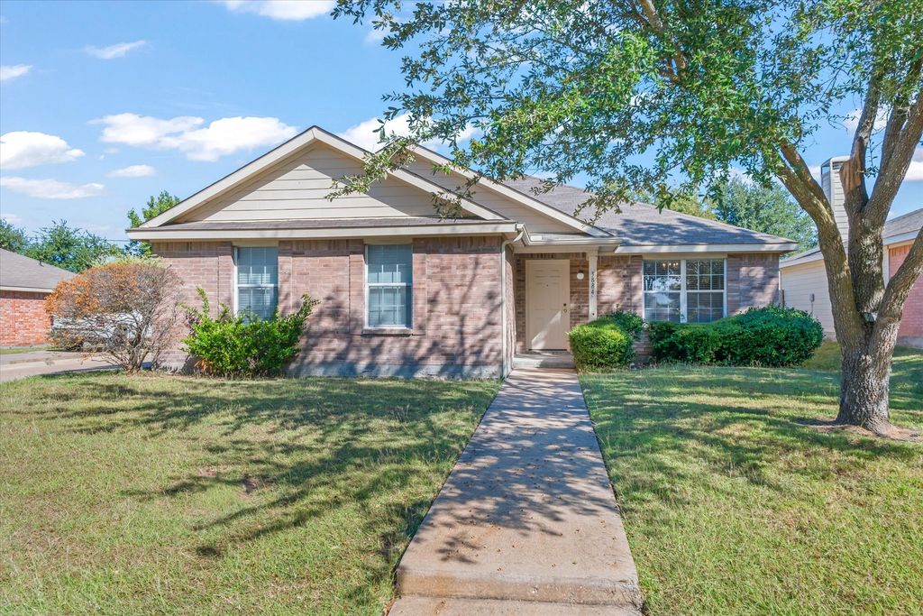3884 Pinebluff Lane, Rockwall, TX 75032