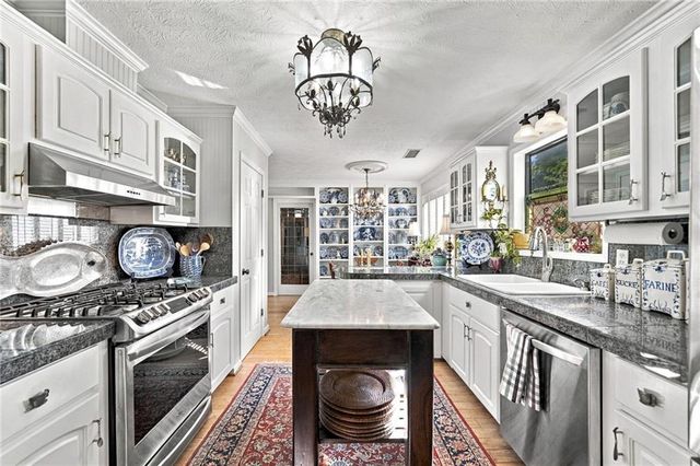 400 N Kimberly Court, Roswell, GA 30076
