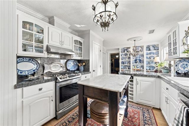 400 N Kimberly Court, Roswell, GA 30076