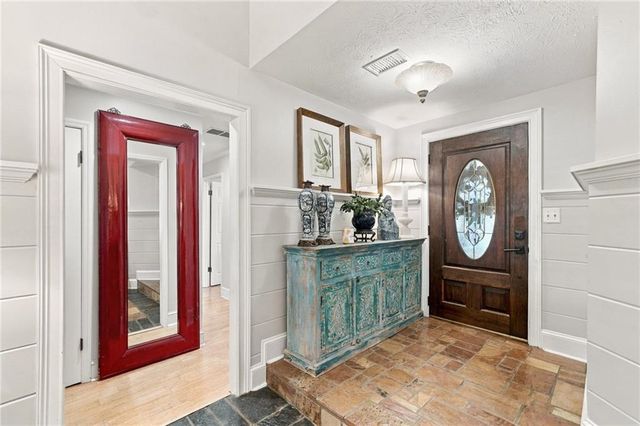400 N Kimberly Court, Roswell, GA 30076