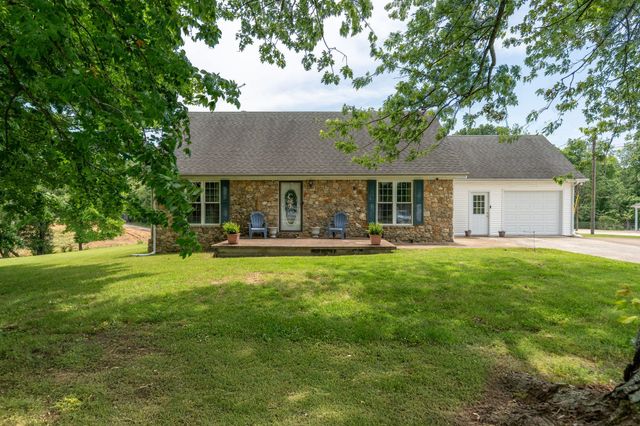 103 Daniel Cir, Collinwood, TN 38450