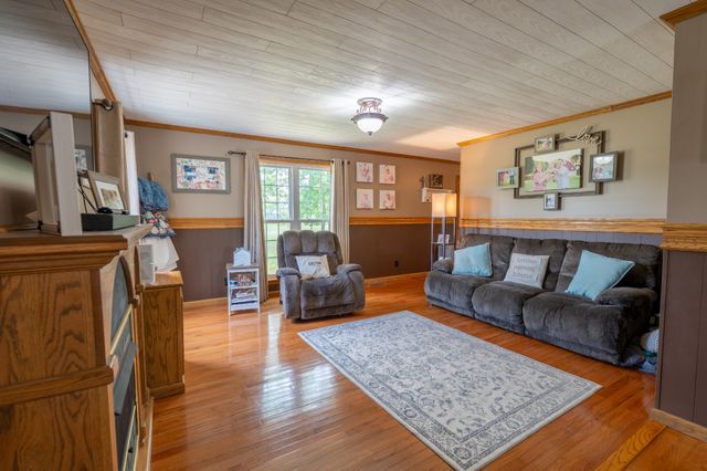 103 Daniel Cir, Collinwood, TN 38450