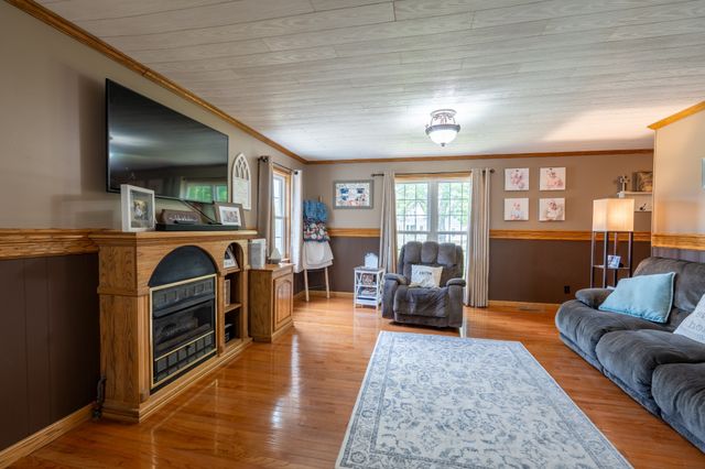 103 Daniel Cir, Collinwood, TN 38450