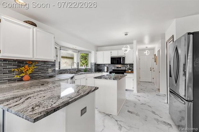 48842 Penrose Lane, Macomb, MI 48044