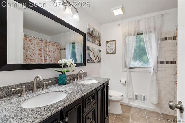48842 Penrose Lane, Macomb, MI 48044