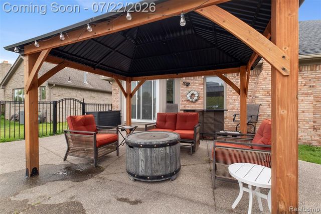 48842 Penrose Lane, Macomb, MI 48044