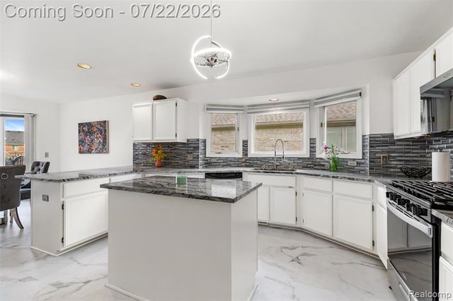 48842 Penrose Lane, Macomb, MI 48044