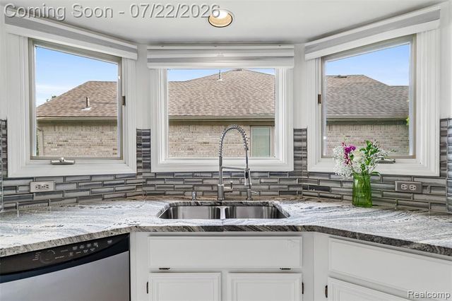 48842 Penrose Lane, Macomb, MI 48044