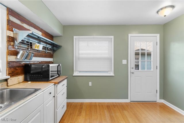 40 E Dresden Avenue, Akron, OH 44301