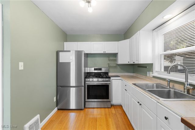 40 E Dresden Avenue, Akron, OH 44301