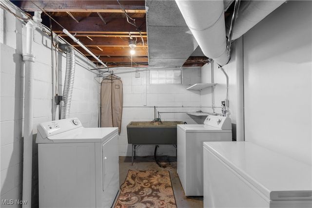 40 E Dresden Avenue, Akron, OH 44301