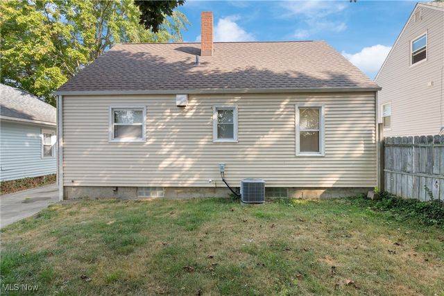 40 E Dresden Avenue, Akron, OH 44301