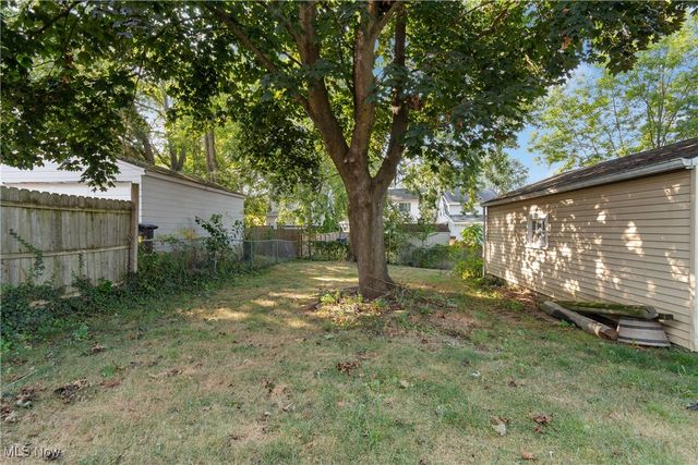 40 E Dresden Avenue, Akron, OH 44301