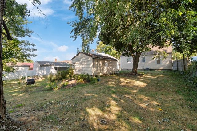 40 E Dresden Avenue, Akron, OH 44301