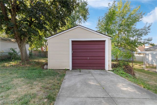 40 E Dresden Avenue, Akron, OH 44301