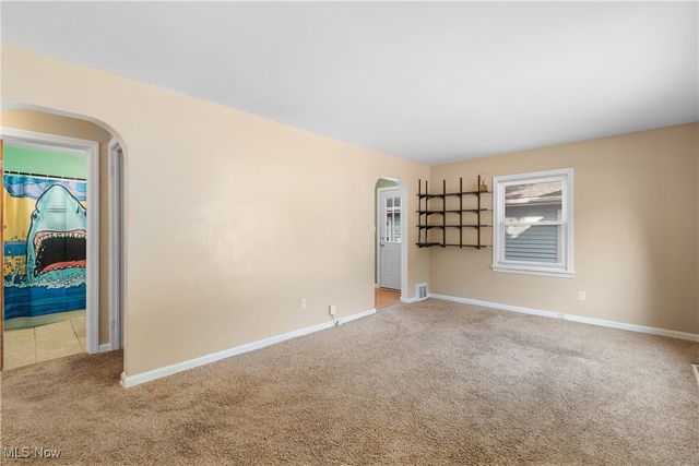 40 E Dresden Avenue, Akron, OH 44301