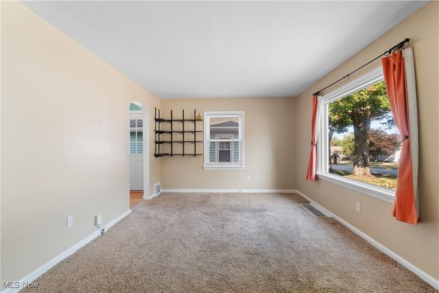 40 E Dresden Avenue, Akron, OH 44301