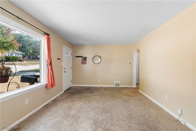 40 E Dresden Avenue, Akron, OH 44301