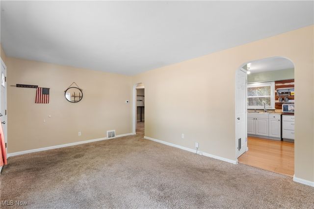 40 E Dresden Avenue, Akron, OH 44301