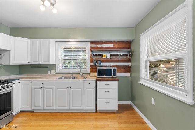 40 E Dresden Avenue, Akron, OH 44301