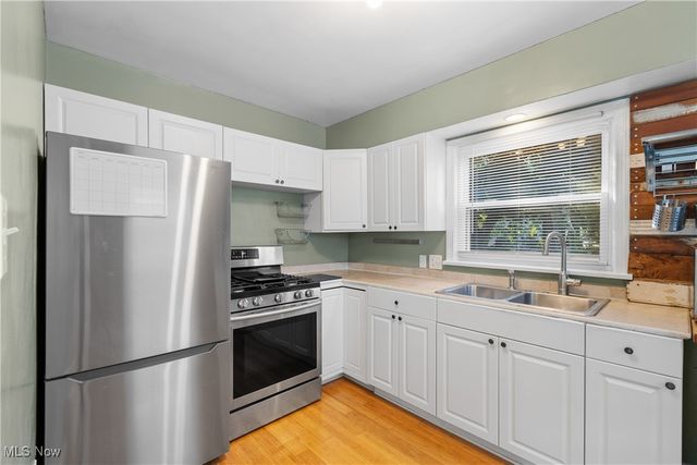 40 E Dresden Avenue, Akron, OH 44301