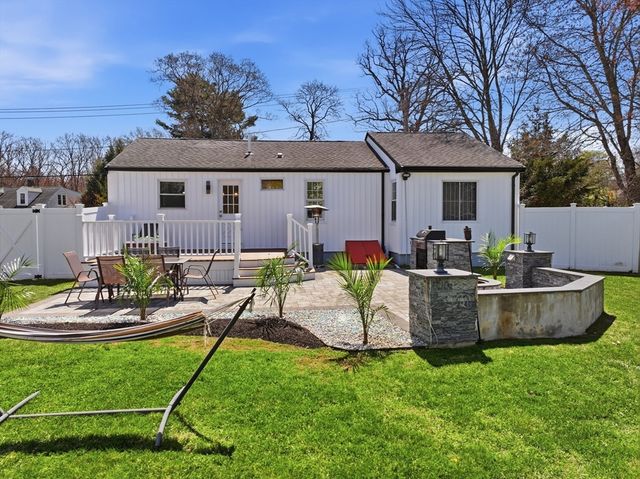 20 Mellen St, Hopedale, MA 01747