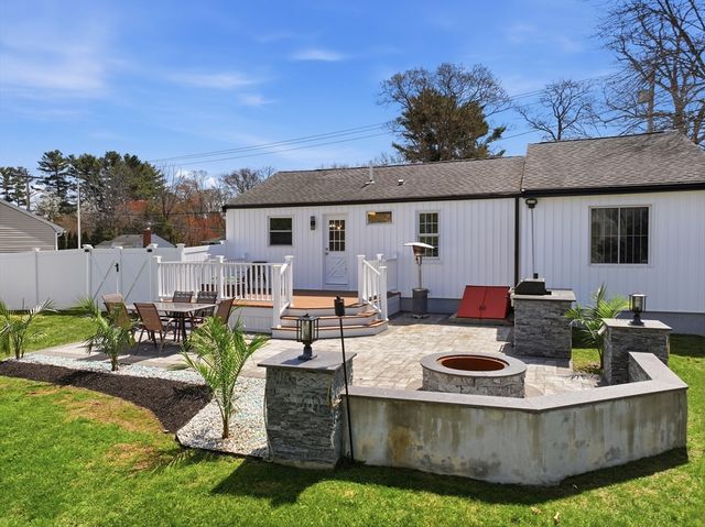 20 Mellen St, Hopedale, MA 01747