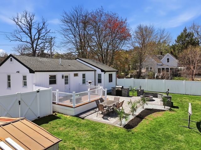 20 Mellen St, Hopedale, MA 01747