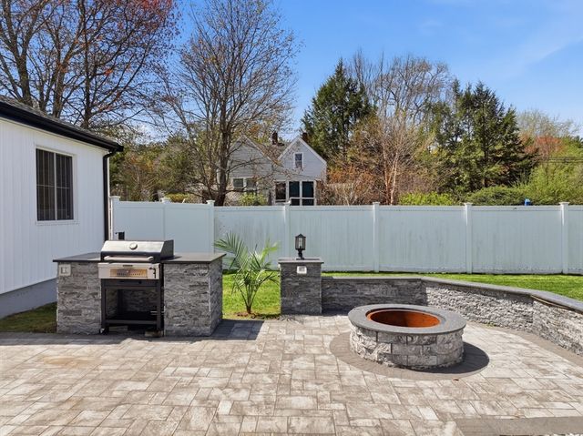 20 Mellen St, Hopedale, MA 01747