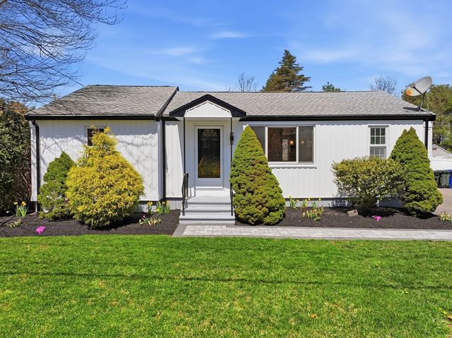 20 Mellen St, Hopedale, MA 01747