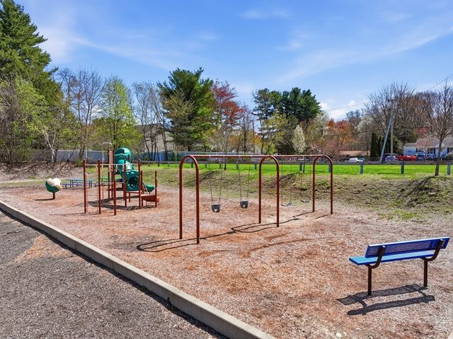 20 Mellen St, Hopedale, MA 01747