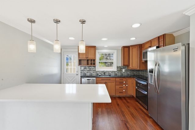 20 Mellen St, Hopedale, MA 01747