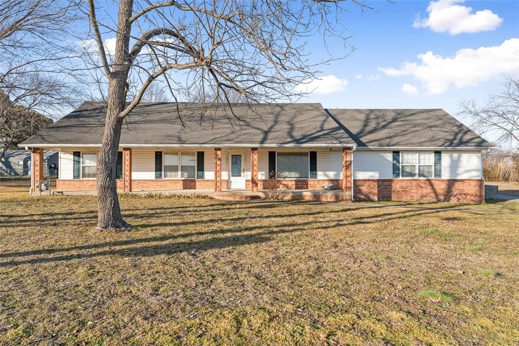 2010 Walnut Grove Road, Prairie Grove, AR 72753