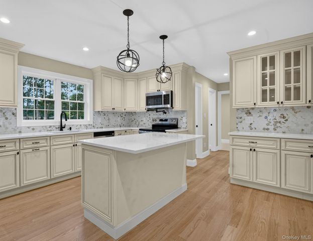 37 Pentmoor Drive, Mastic, NY 11950