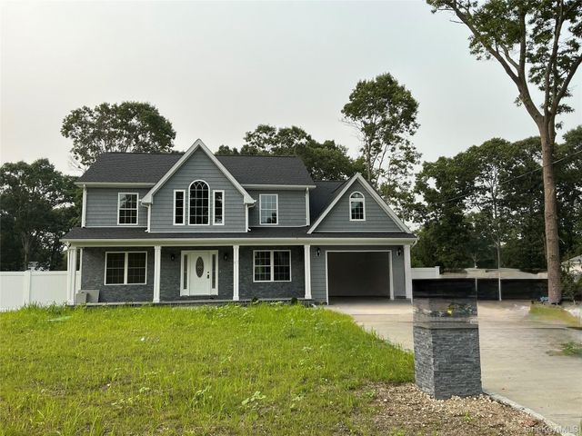 37 Pentmoor Drive, Mastic, NY 11950