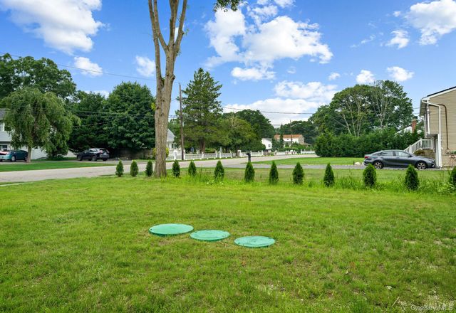 37 Pentmoor Drive, Mastic, NY 11950