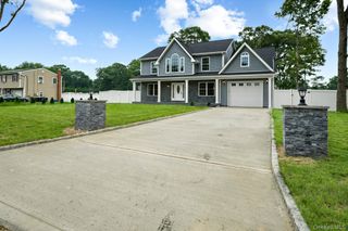 37 Pentmoor Drive, Mastic, NY 11950