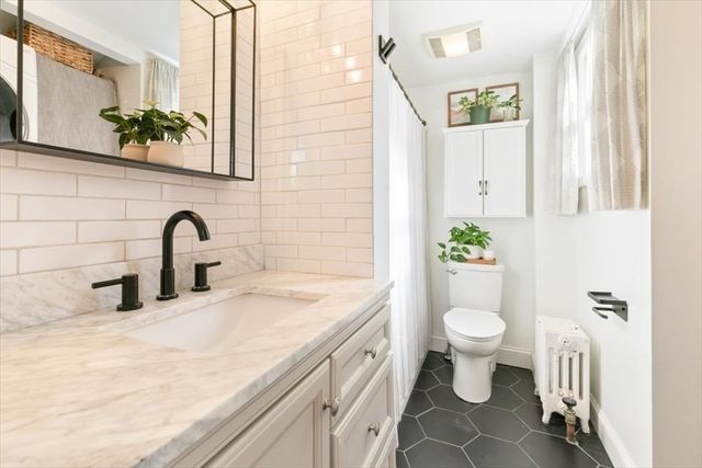 725 School St, Lowell, MA 01851