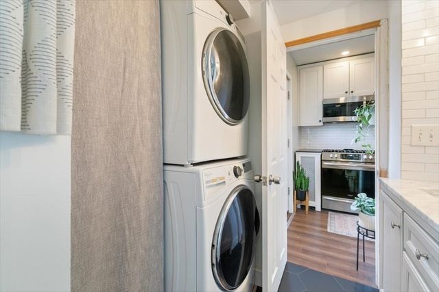 725 School St, Lowell, MA 01851